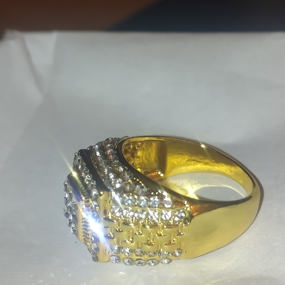 Gold plated Rhinestone Statement Ring - Picture 6 of 8